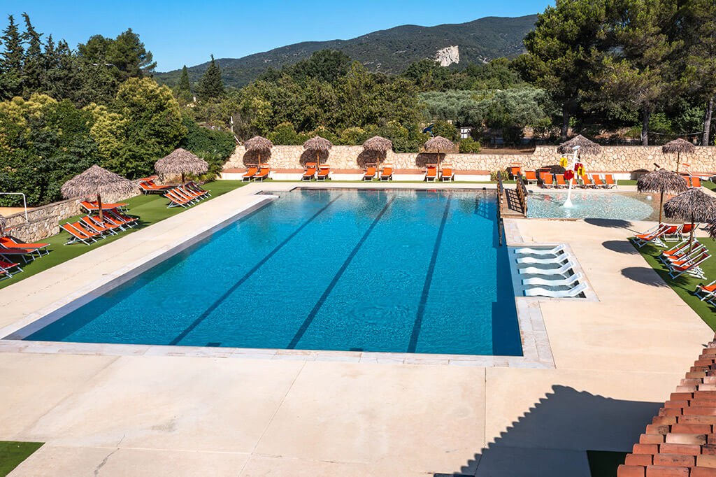 Campasun : Camping Lourmarin Parc Aquatique Piscine Ouverte