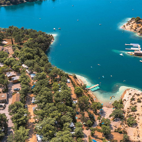 Camping dans le Verdon au bord du lac d'Esparron-de-Verdon